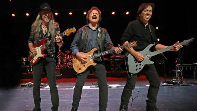 m_doobiebrothers630_onstage_060419