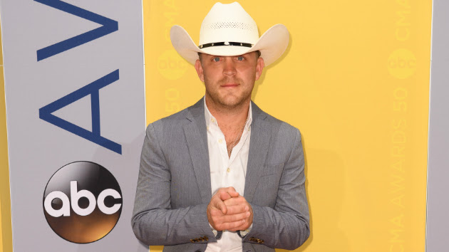 m_justinmoorecma2016carpet-8