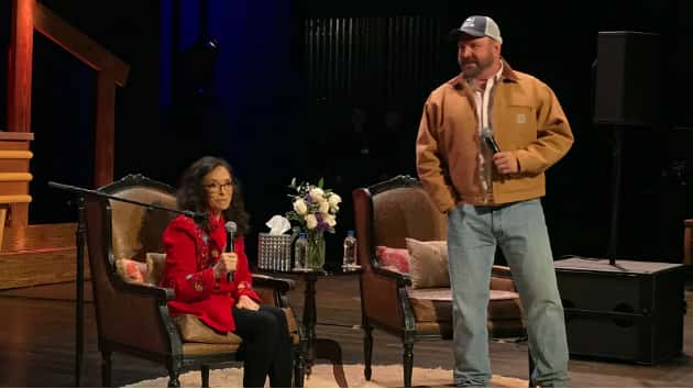 m_lorettalynngarthbrooksoprystage011419-2