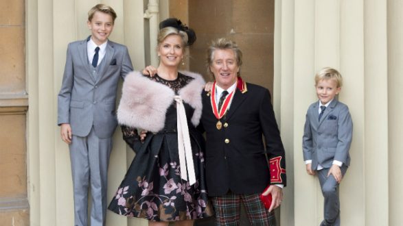 getty_rodstewartandfamily630_061819