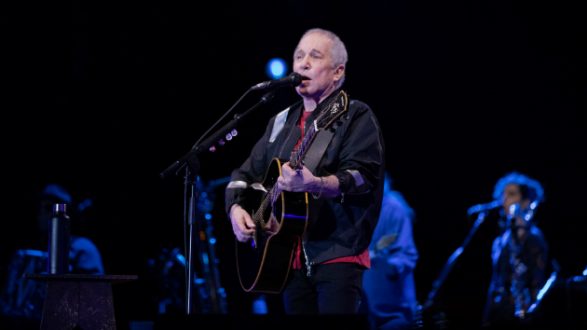 m_paulsimon630_onstage_creditjakeedwards_061719-2