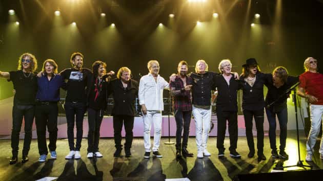 m_foreigner630_currentandexmembersinsturgis_080618-4