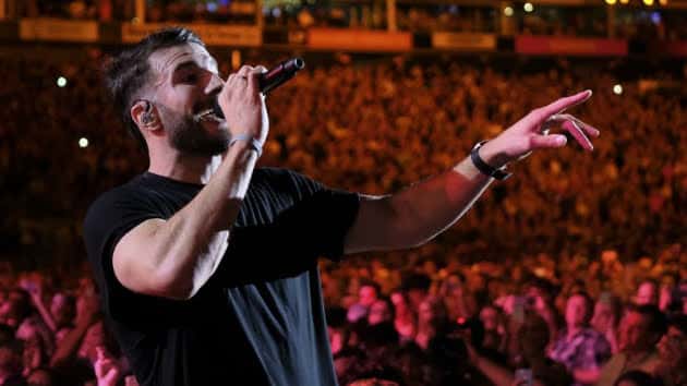 m_samhuntcmafest122117-5