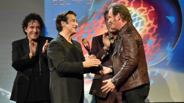 getty_steveperryatrockhallceremony630_062819