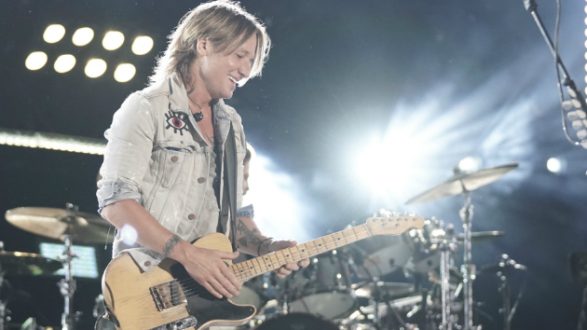 m_keithurbancmafestplayingguitar012118-4