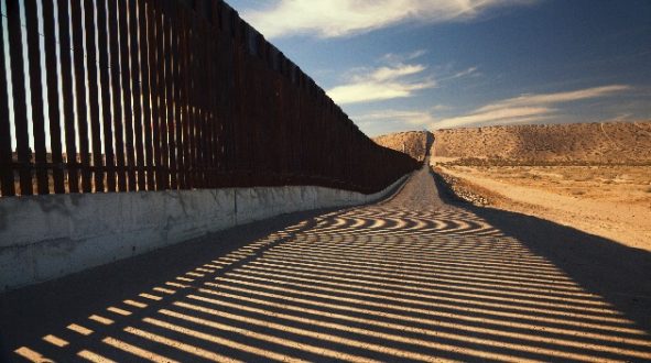 istock_073019_borderseesaw