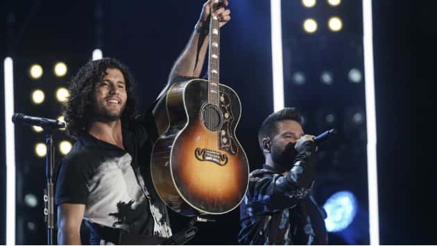 m_danandshaycmafestguitarup081919-2