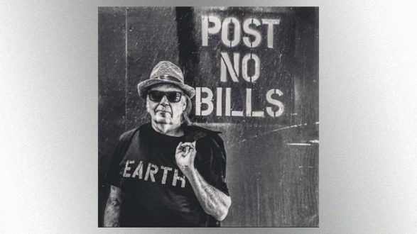 m_neilyoung630_bwearthtshirt_creditdarylhannah_061616-8