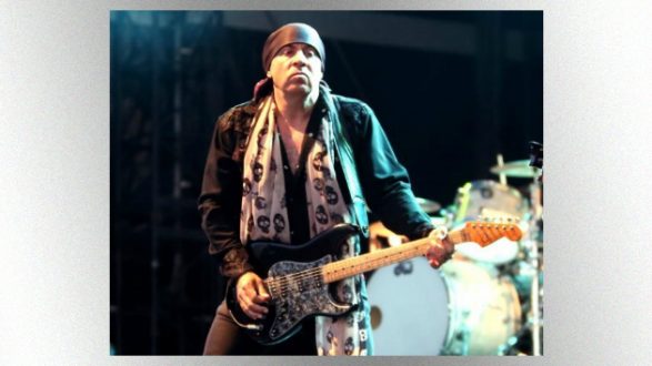 m_littlestevenvanzandt630_onstage_creditjolopez_080917