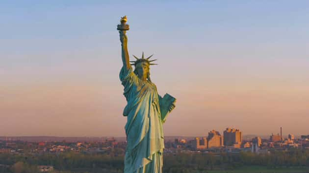 Listen To Cyndi Lauper Other Celebrities Recite The Statue Of Liberty Poem For Upcoming Hbo Doc Ktlo