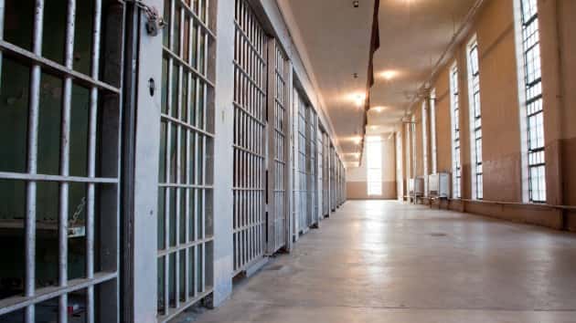 istock_102119_prisoncells