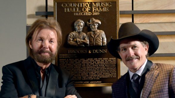 m_brooksanddunncmhofplaque1022219