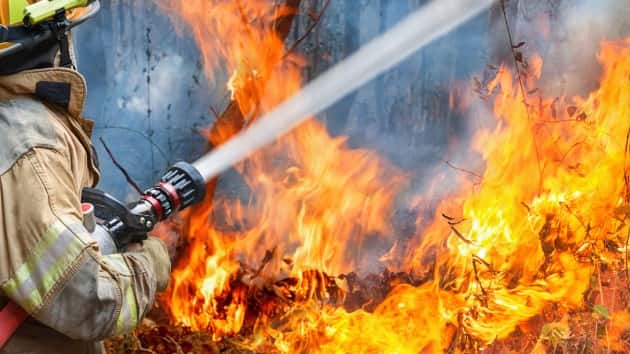 istock_102519_wildfirefirefighter