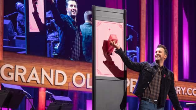 m_lukebryanoprygoespink102519