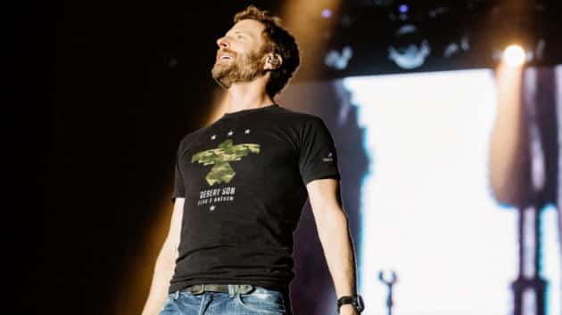 m_dierksbentleyfoldsofhonortee102819