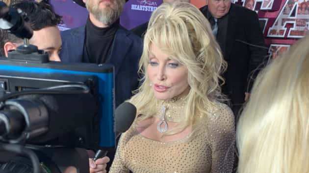 m_dollyparton103019