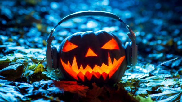 istock_halloweenmusic630_pumpkinheadphones_103019