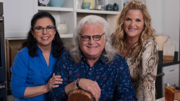 m_trishayearwoodrickyskaggssharonwhitesouthernkitchen110719