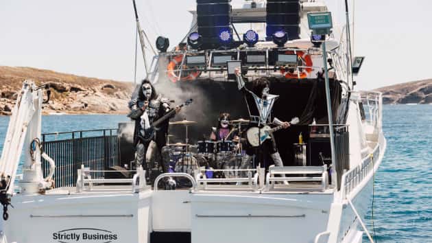 m_kiss630_sharkboat_111919