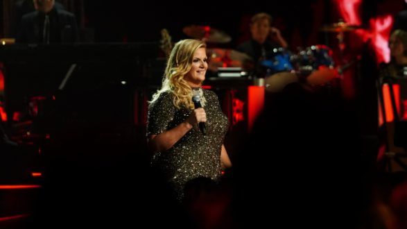 m_trishayearwoodcmacountryxmas112219