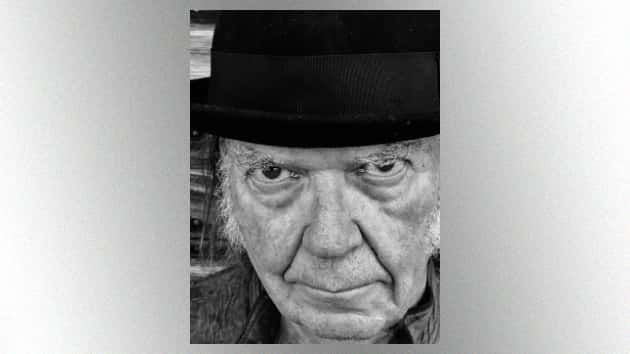m_neilyoung630_closeupbw_creditdhlovelife_111119-2