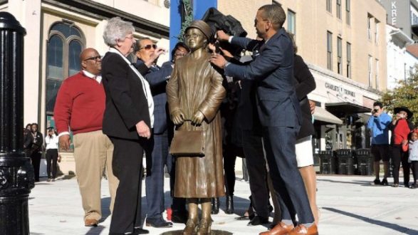 parks_statue_191201ka_hpmain_4x3_992201