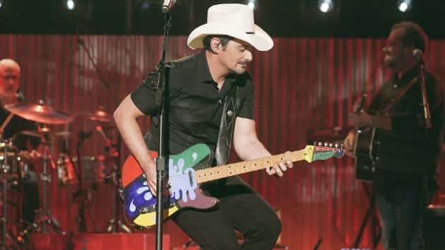 m_bradpaisleythinkshesspecial120219-2