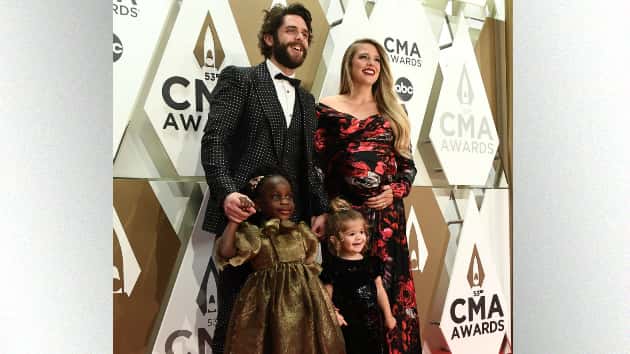 m_thomasrhettlaurenwillaadacmacarpet121019