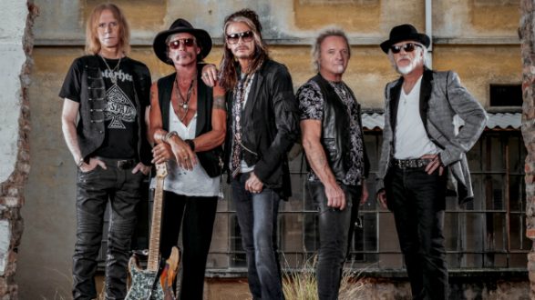 m_aerosmith630_standing_020619-4
