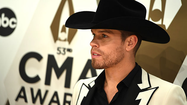 m_dustinlynch_012120-2