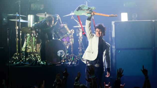 GREEN DAY'S BILLIE JOE ARMSTRONG WANTS TO RE-RECORD 'WARNING' ALBUM