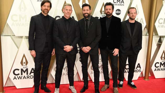 m_olddominion2019cmaawardsredcarpet630_02042020