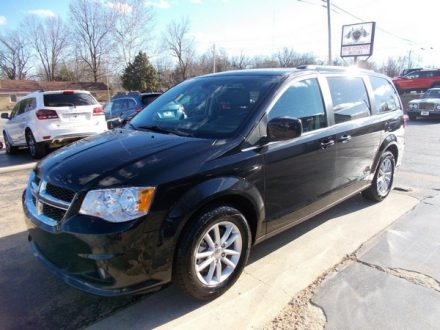 2019-dodge-grand-caravan-sxt-4dr-mini-van-2