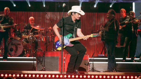 m_bradpaisleythinkshe27sspecial630_02112020