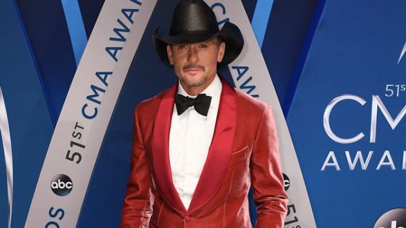 m_timmcgraw2017cmaawards630-2