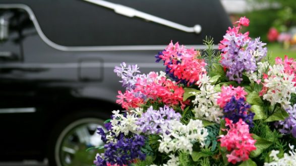 istock_22720_hearseflowers