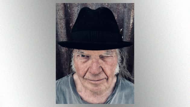m_neilyoung630_closeupcolor_101019-3
