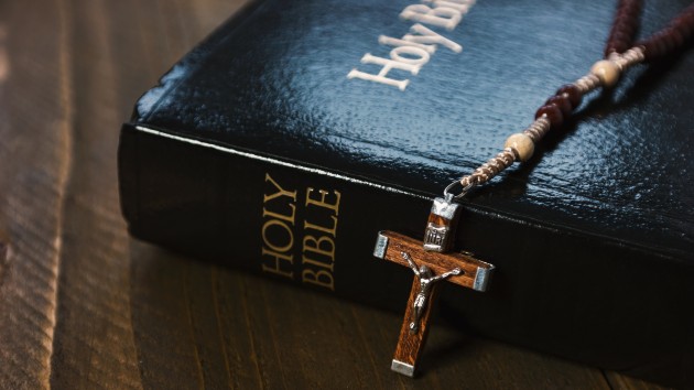 istock_4620_biblecross