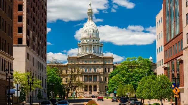istock_42920_michiganstatecapbldg