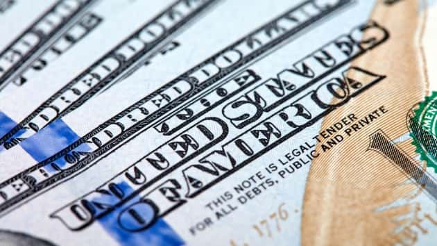 istock_5620_moneyupclose