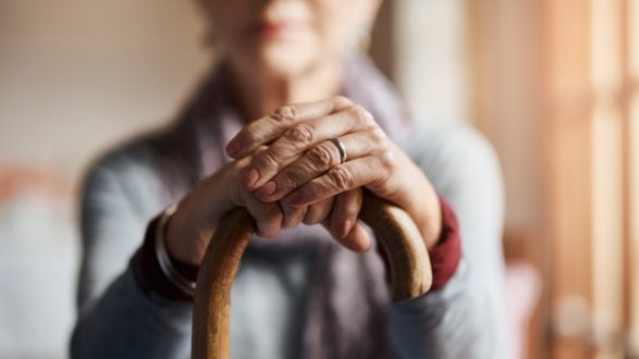 istock_5720_elderlyhands