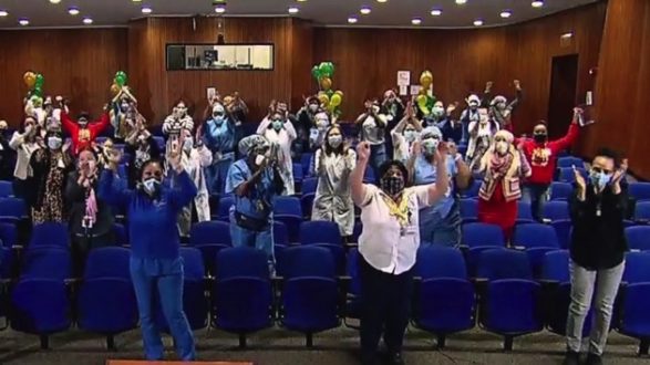 nursesurprise-theview_hpmain_16x9_992