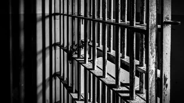 istock_51820_prisoncell