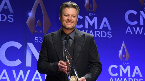 m__blakesheltoncmaawards630_06092020