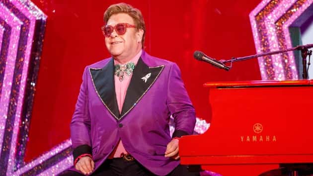 m_eltonjohnsmilingoscars_060420