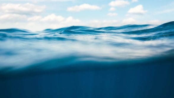 istock_72320_underwaterview