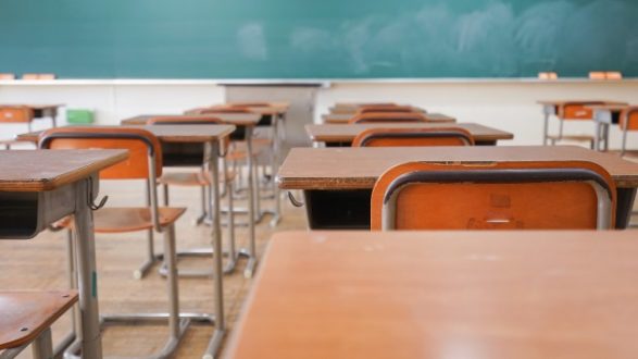 istock_72420_emptyclass