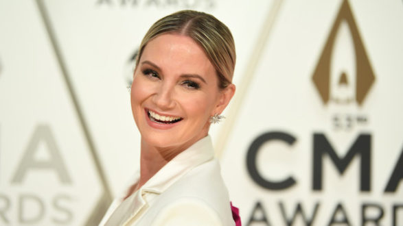 Jennifer Nettles will be a judge on TBS' new extreme talent competition  'Go-Big Show' | KTLO