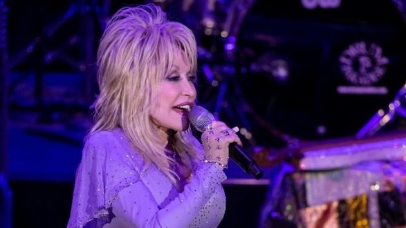 m_dollyparton_101220