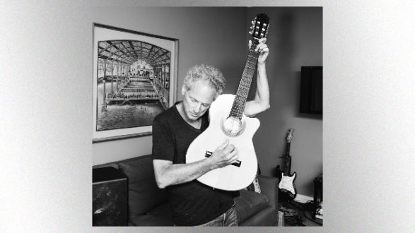 m_lindseybuckingham630_creditcararobbins_111220-2